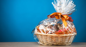 If you want a great holiday fundraising idea, try auctioning off holiday gift baskets.